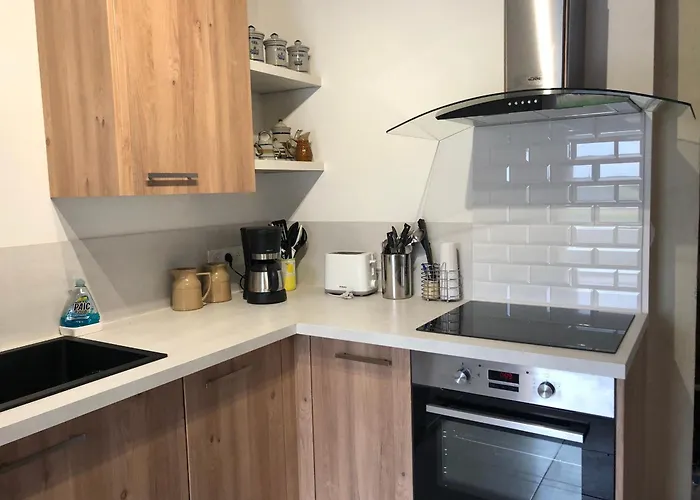 Spacieuse Maison Pres Du Mans Avec Jardin, Ideale Pour Sejours Pro, 4 Chambres, Wi-fi, Parking - Fr-1-410-330