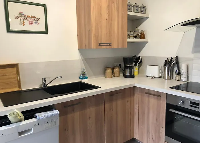 Spacieuse Maison Pres Du Mans Avec Jardin, Ideale Pour Sejours Pro, 4 Chambres, Wi-fi, Parking - Fr-1-410-330 Nyaraló *